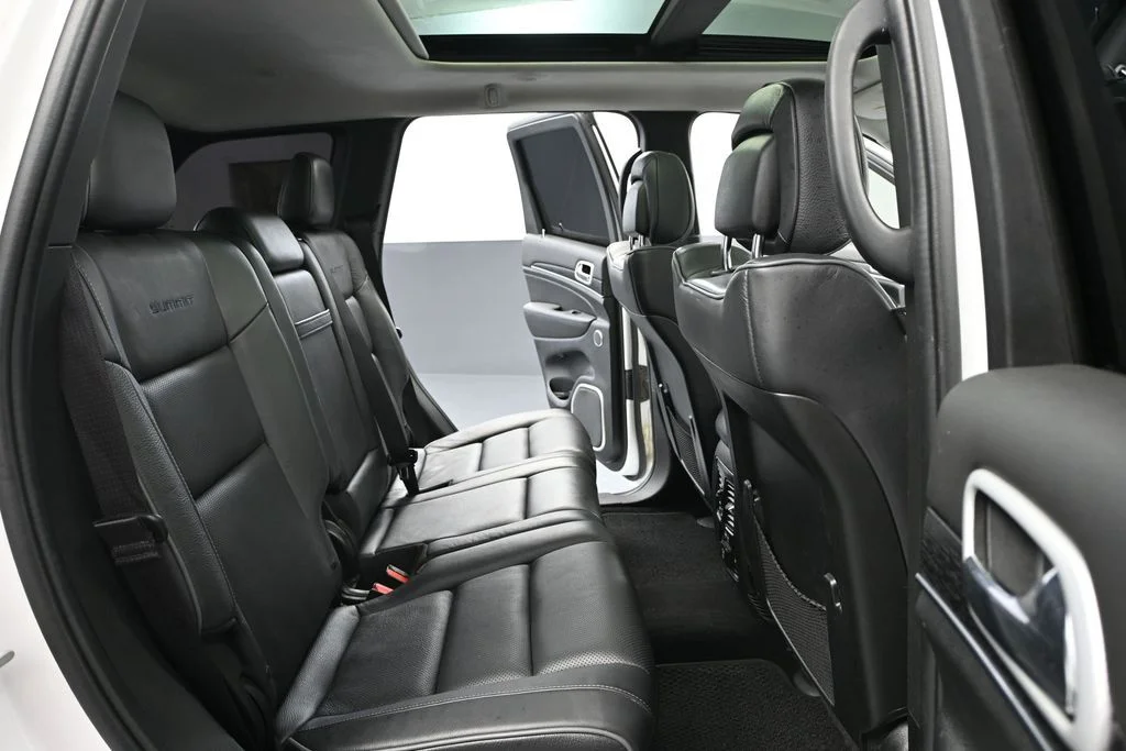 Used 2021 Off-white Jeep Summit image 36