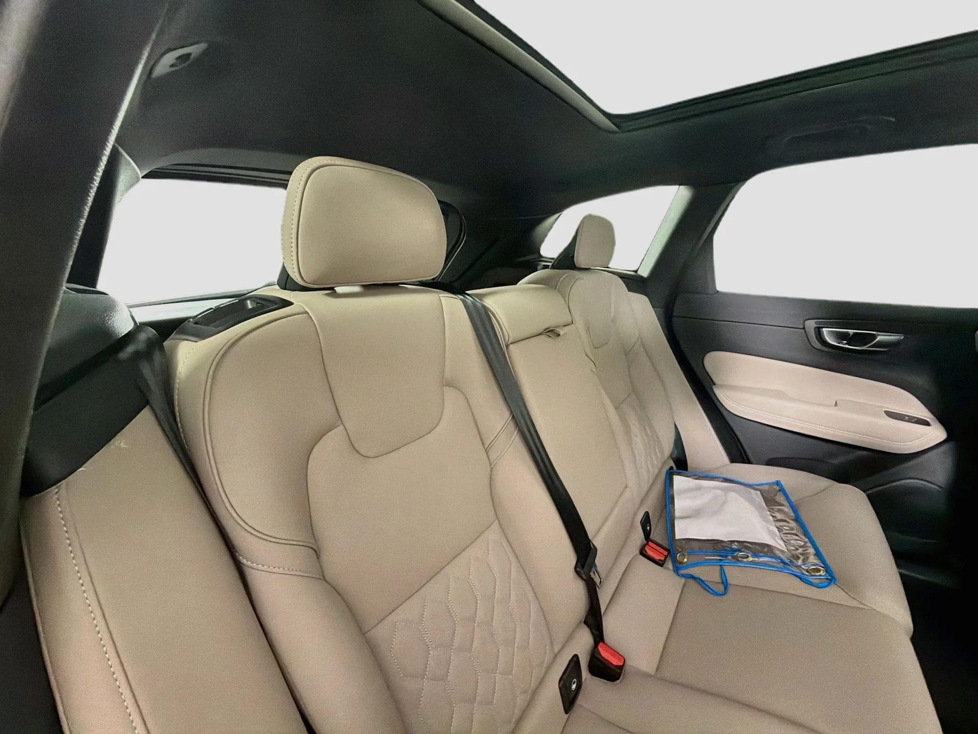 New 2026 Bright Dusk Volvo Plus image 26