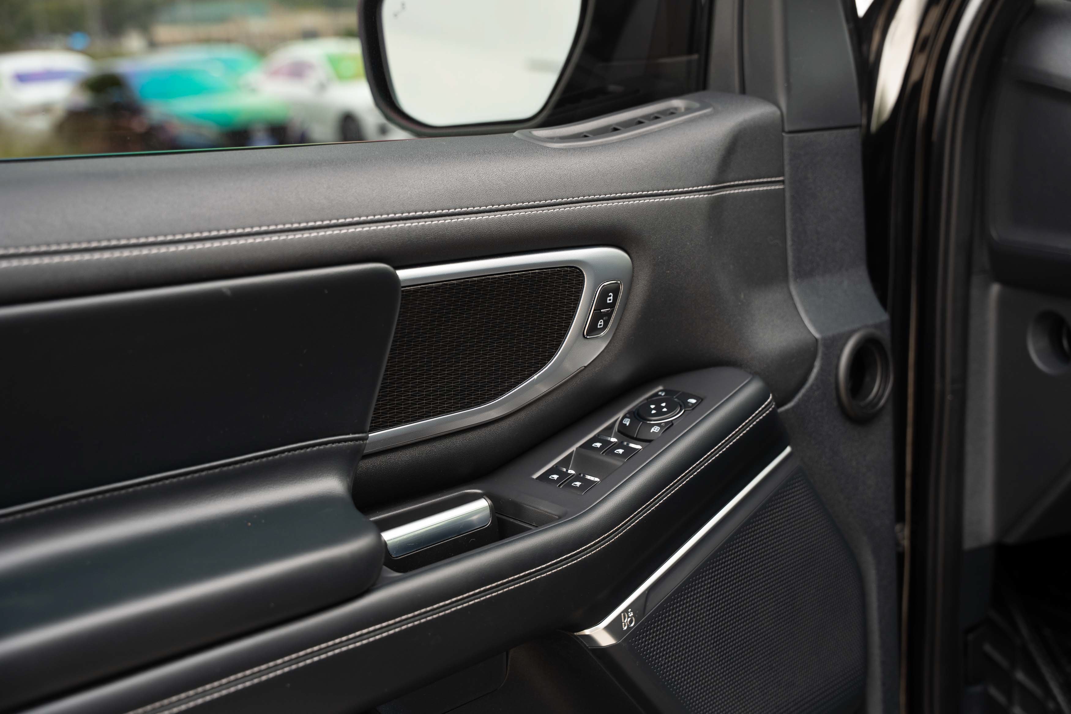 Used 2025 Agate Black Metallic Ford Platinum image 19