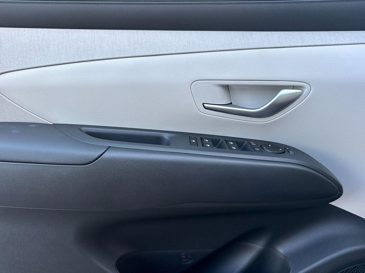 New 2025 Silver Hyundai SEL image 10
