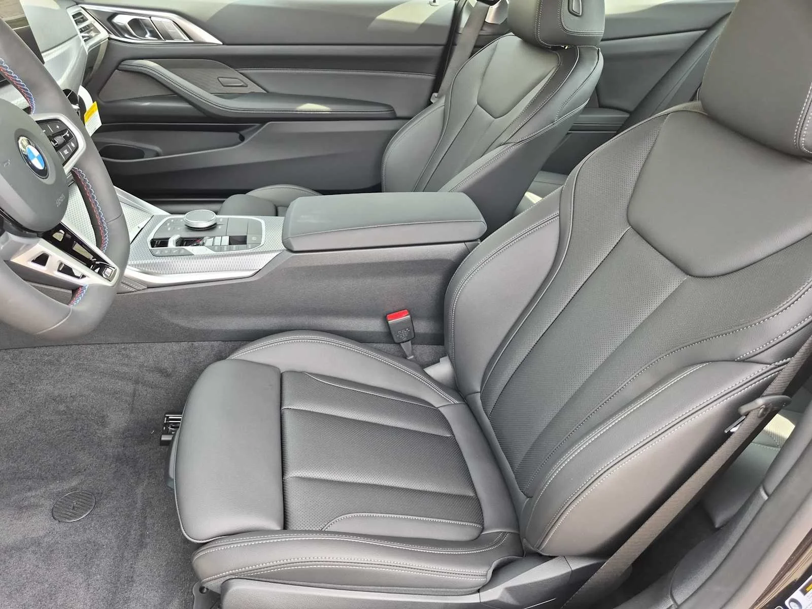 New 2027 Black Sapphire Metallic BMW M440i xDrive image 15