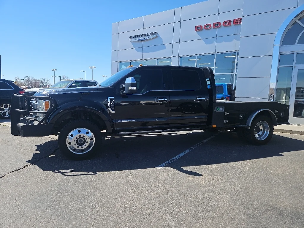 Used 2017 Shadow Black Ford Platinum image 2
