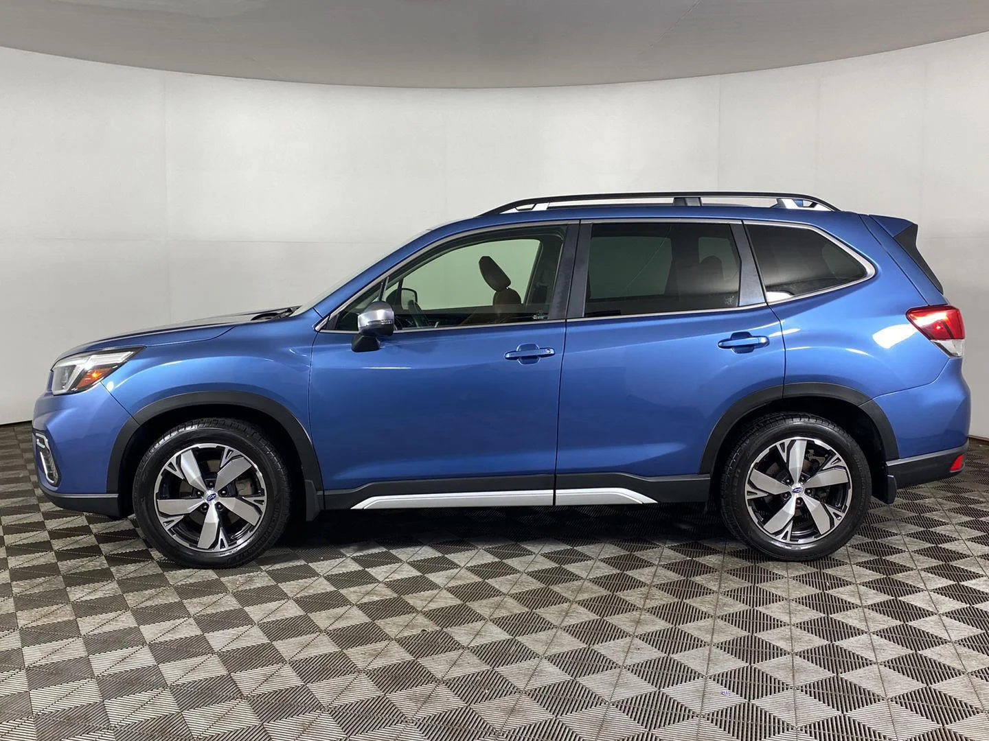 Used 2020 Horizon Blue Pearl Subaru Touring image 9