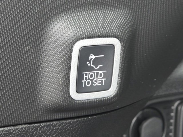 New 2026 Diamond Black Crystal Pearl-Coat Exterior Paint Jeep Laredo Altitude image 22