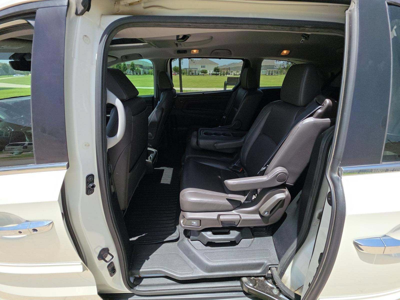 Used 2018 White Diamond Pearl Honda EX-L image 9