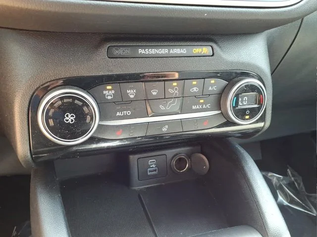 Used 2021 Black Ford SE image 25
