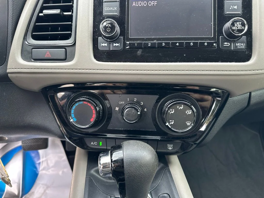 Certified Used 2018 Silver Metallic Honda LX image 27