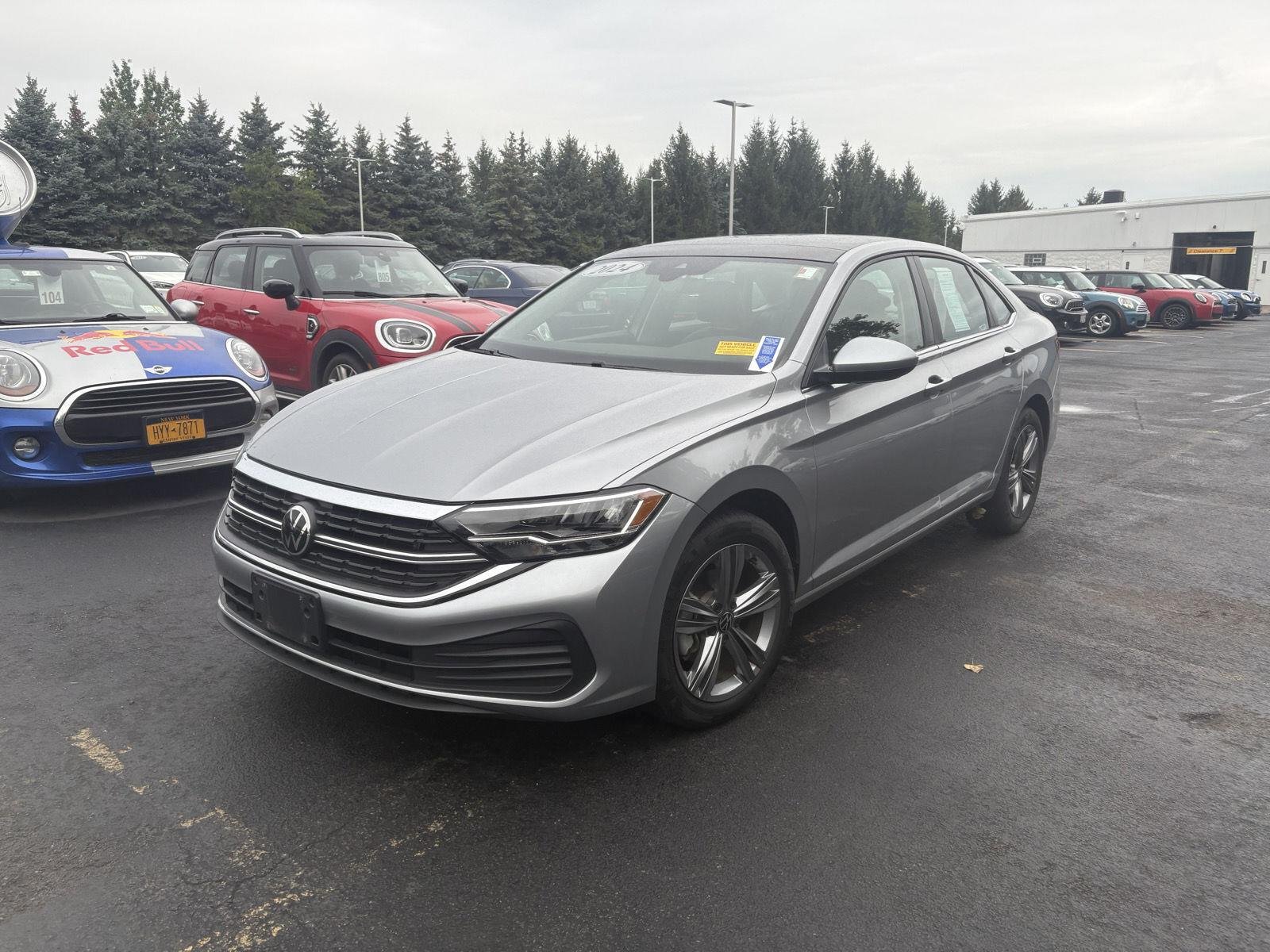 Used 2024 Platinum Gray Metallic Volkswagen SE image 3