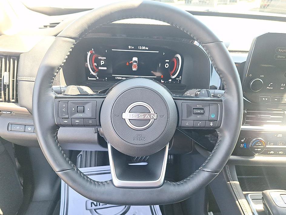 Used 2025 Gun Metallic Nissan Platinum image 13