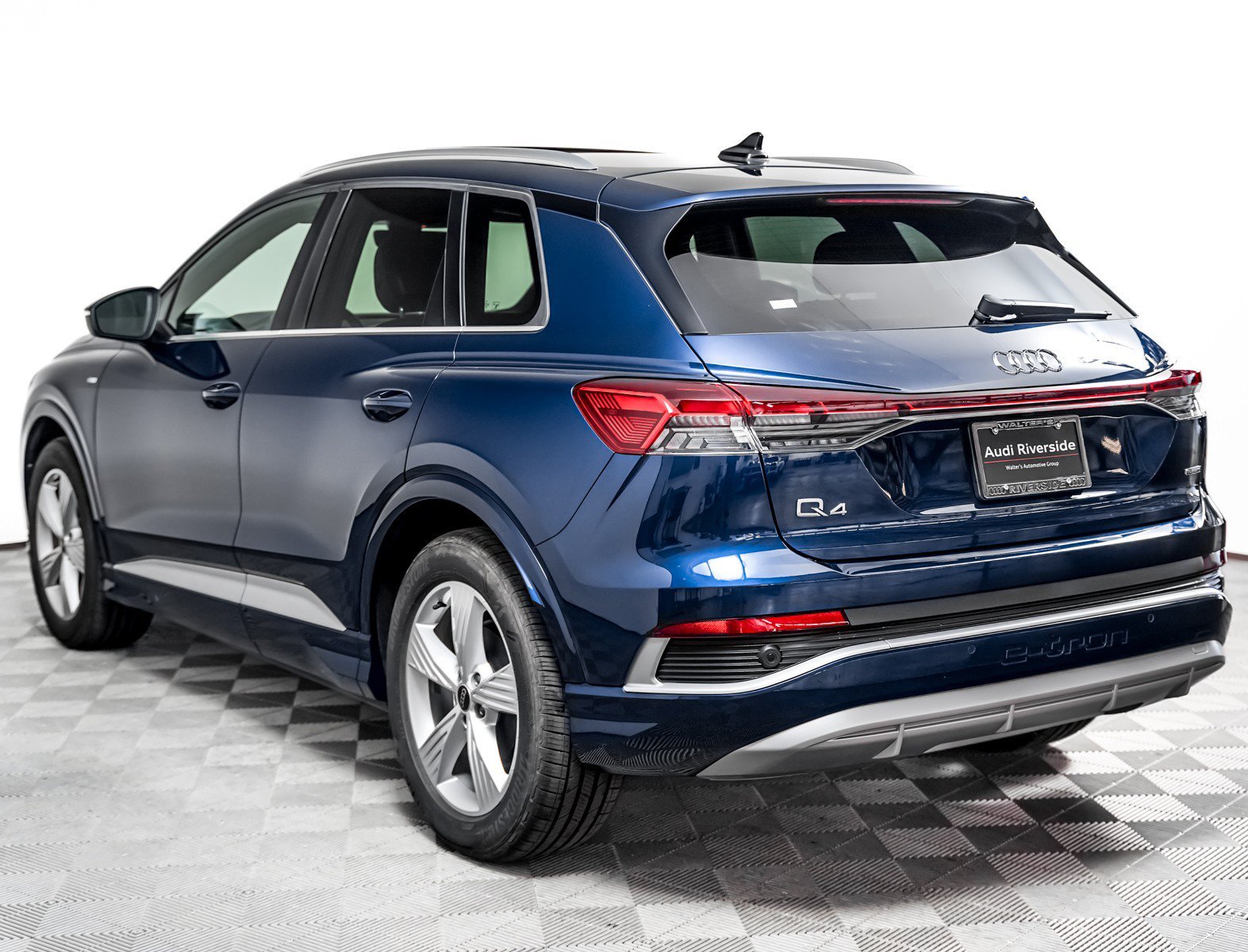 Used 2025 Navarra Blue Audi Premium image 2