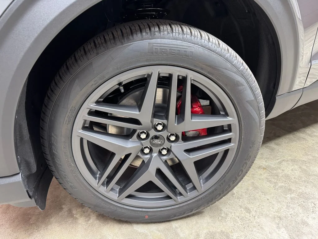 New 2026 Carbonized Gray Metallic Ford ST-Line image 32