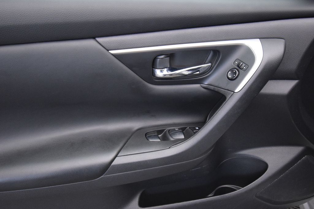 Used 2016 Silver Nissan 2.5 SV image 19