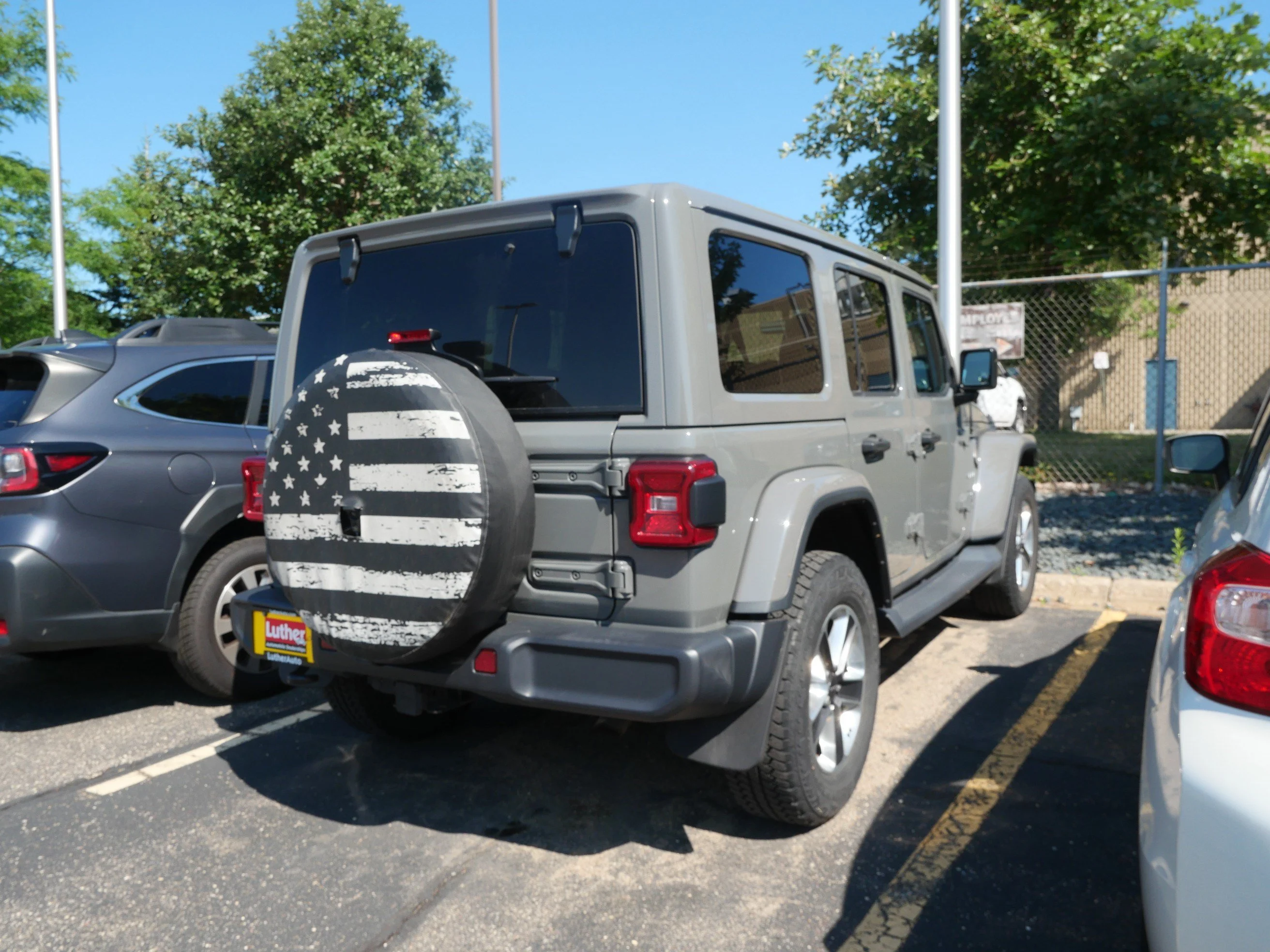 Used 2019 Sting-Gray Clearcoat Jeep Sahara image 5