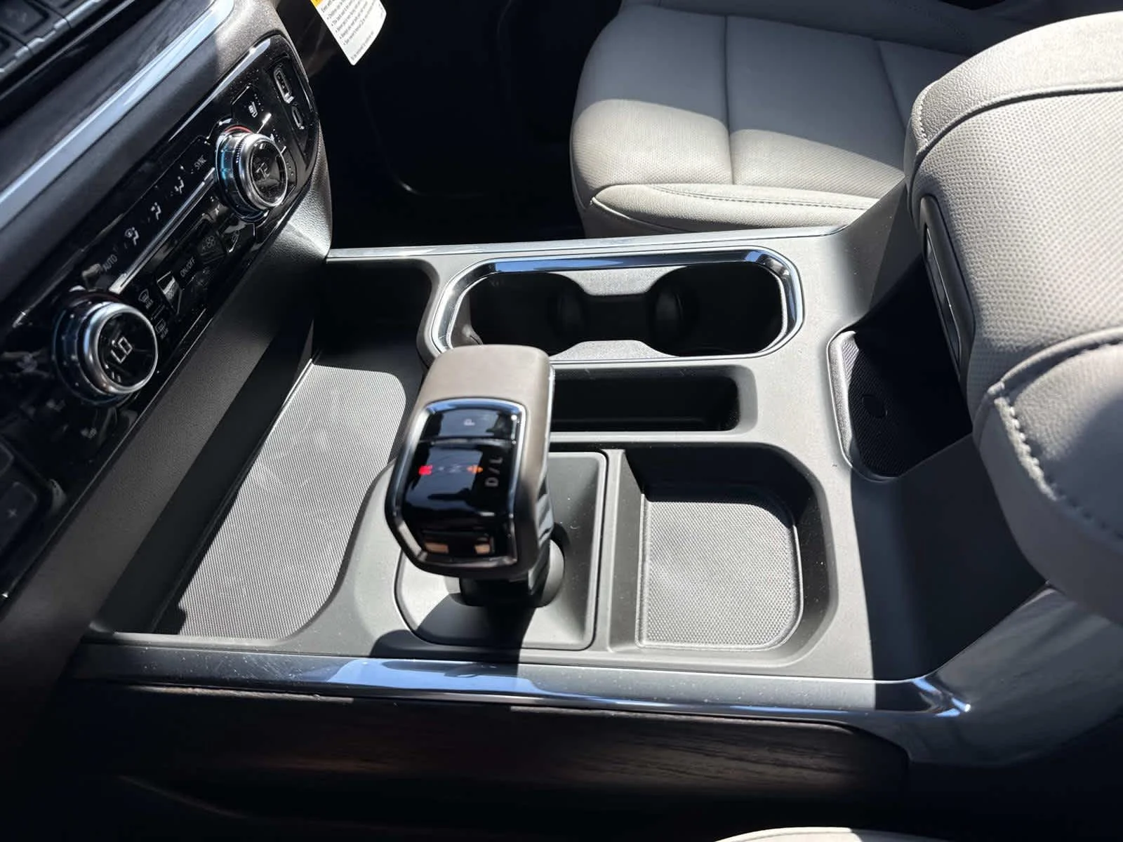 2026 GMC Sierra 1500 SLT - Photo 18