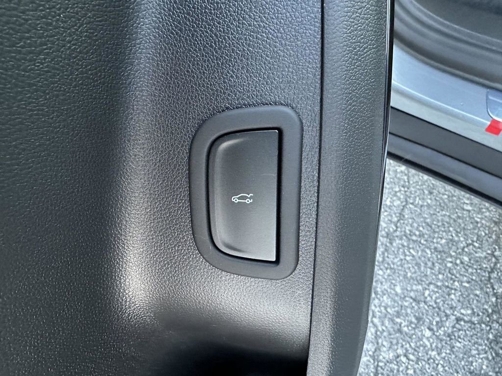 2026 GMC Acadia AT4 - Photo 17