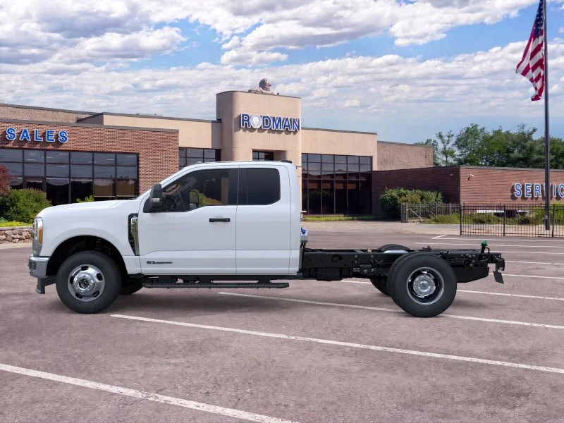 New 2026 Oxford White Ford F-350® XL image 34