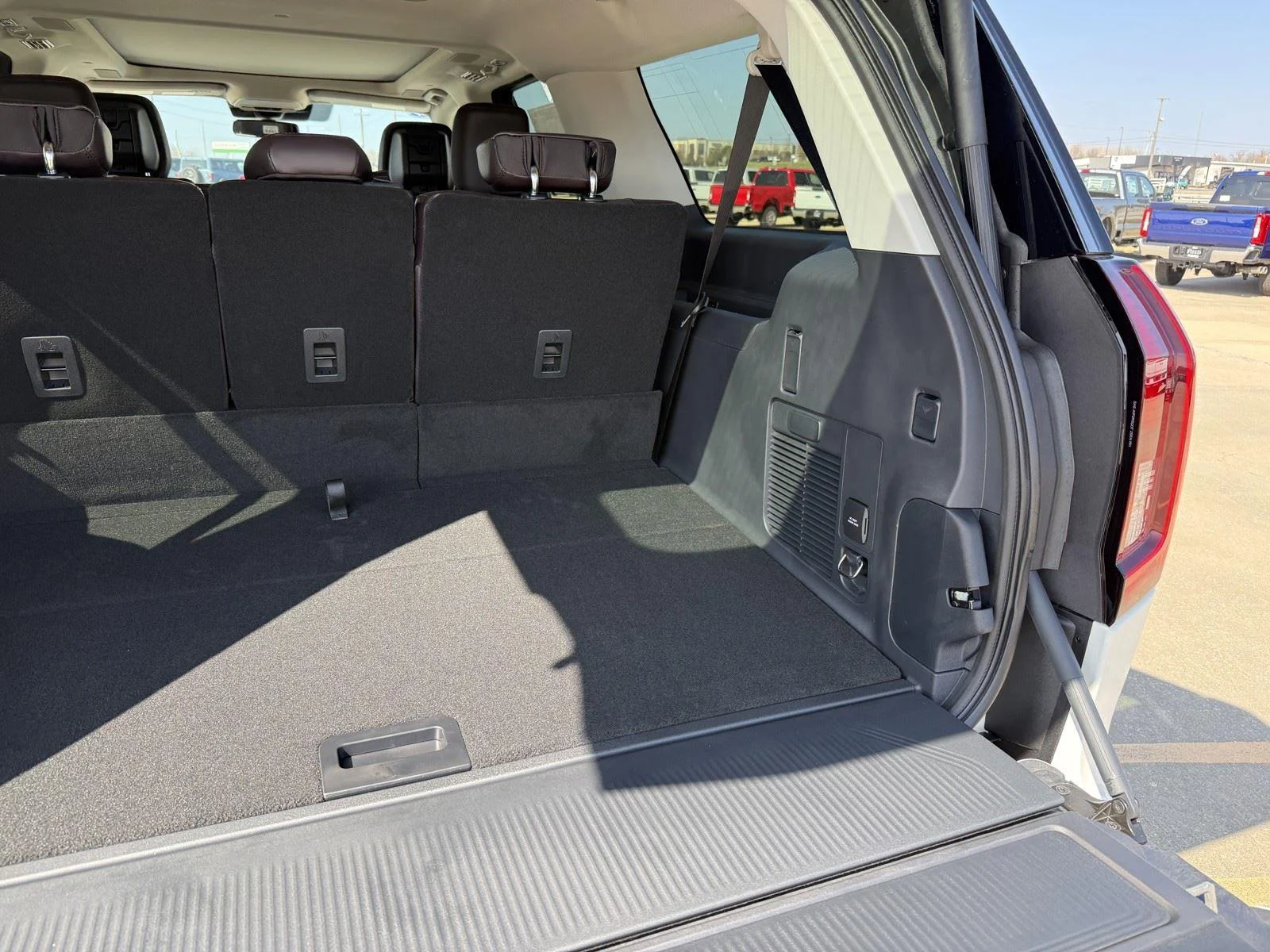 New 2026 Star White Metallic Tri-Coat Ford MAX Platinum® image 11