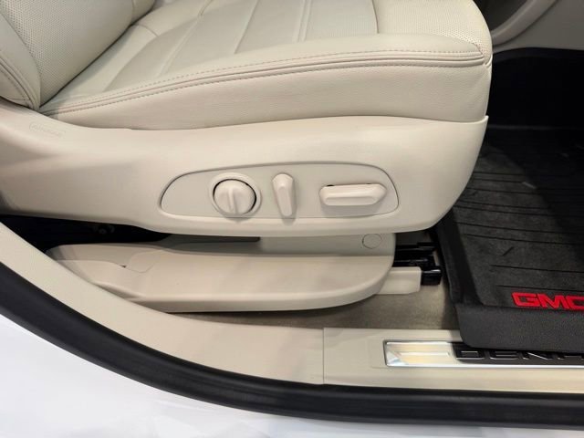 Used 2023 White Frost Tricoat GMC Denali image 14