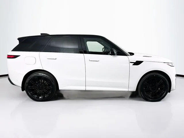 New 2026 White Land Rover Dynamic SE image 4