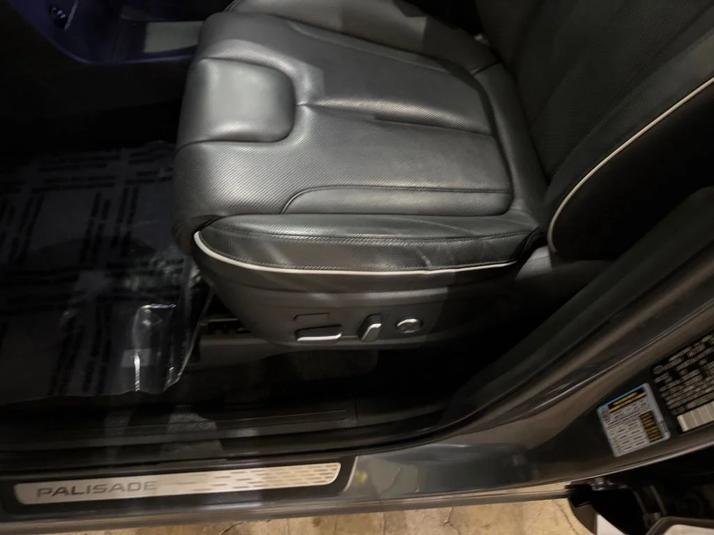 Used 2023 Graphite Hyundai Limited image 12