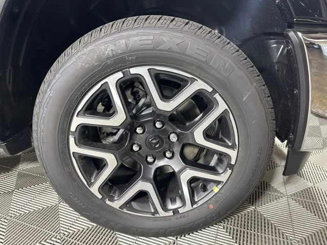 New 2026 Diamond Black Crystal Pearl-Coat Exterior Paint RAM Laramie image 6
