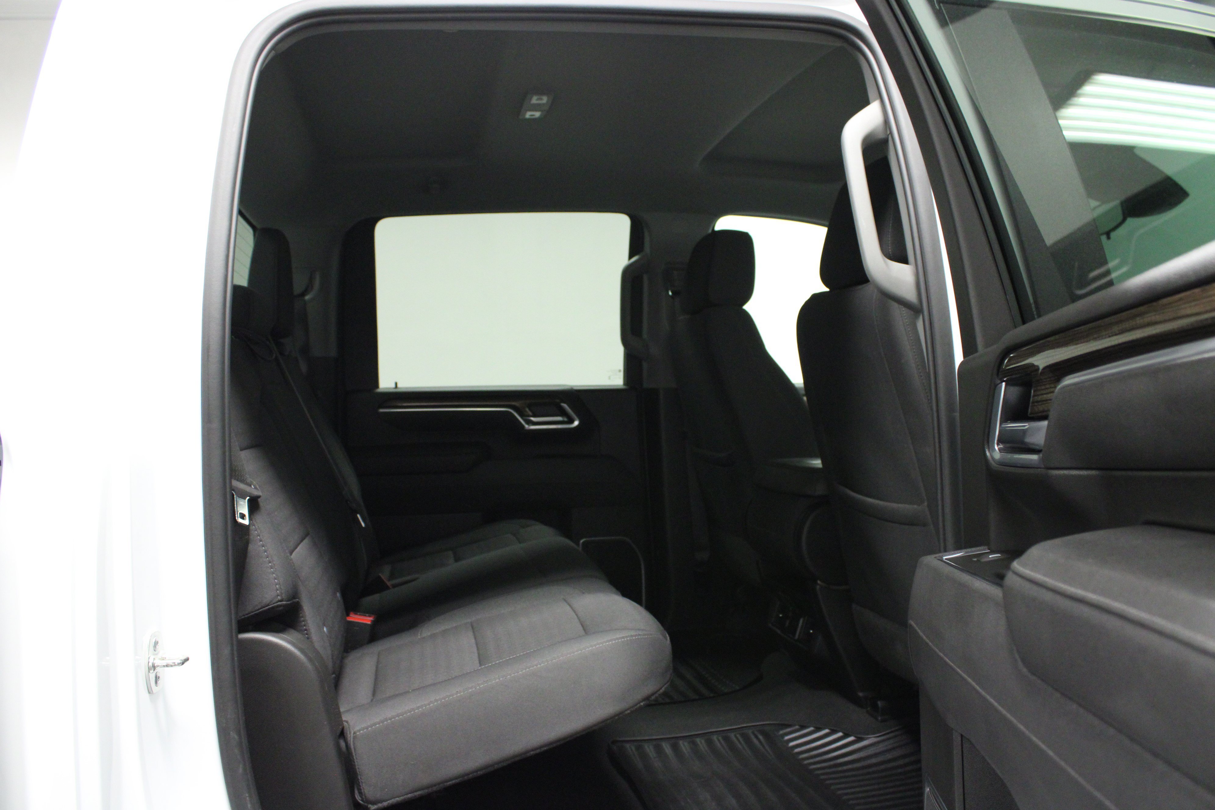 Used 2025 White Chevrolet LT image 15