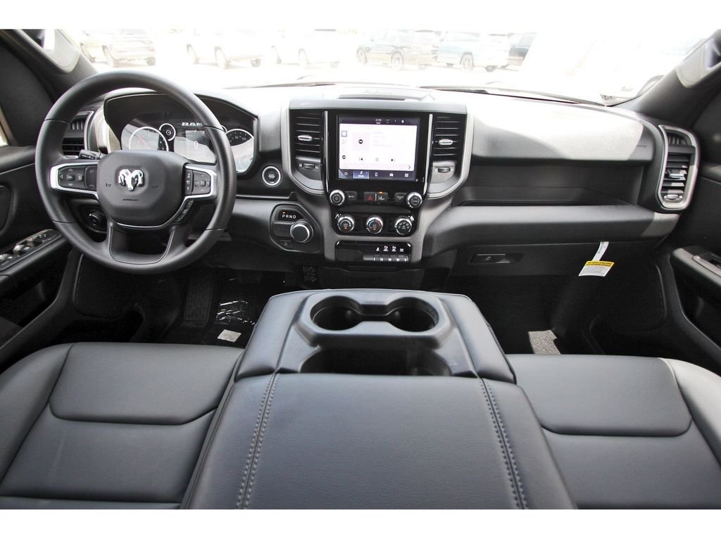 New 2026 Diamond Black Crystal Pearl-Coat Exterior Paint RAM Tradesman image 11