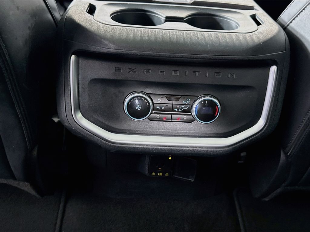 Used 2025 Agate Black Metallic Ford Platinum image 27