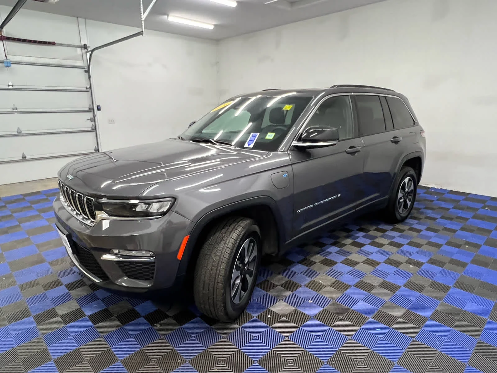 Used 2024 Baltic Gray Metallic Clearcoat Jeep  image 11