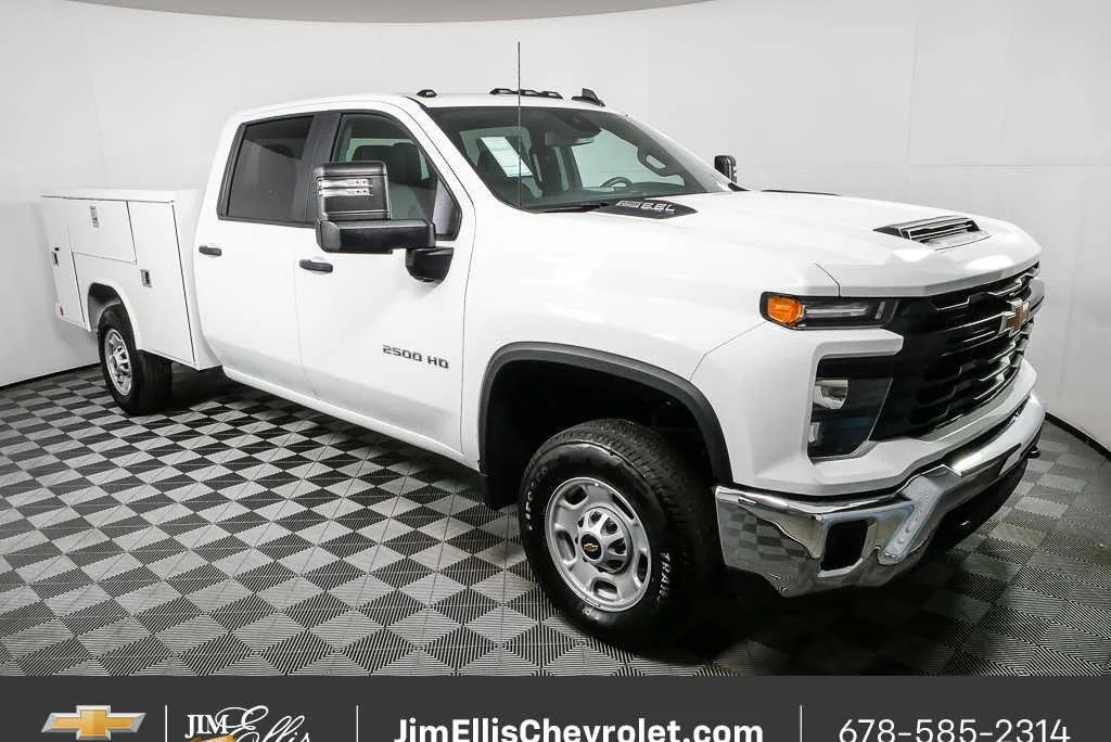 New 2025 Summit White Chevrolet WT image 1