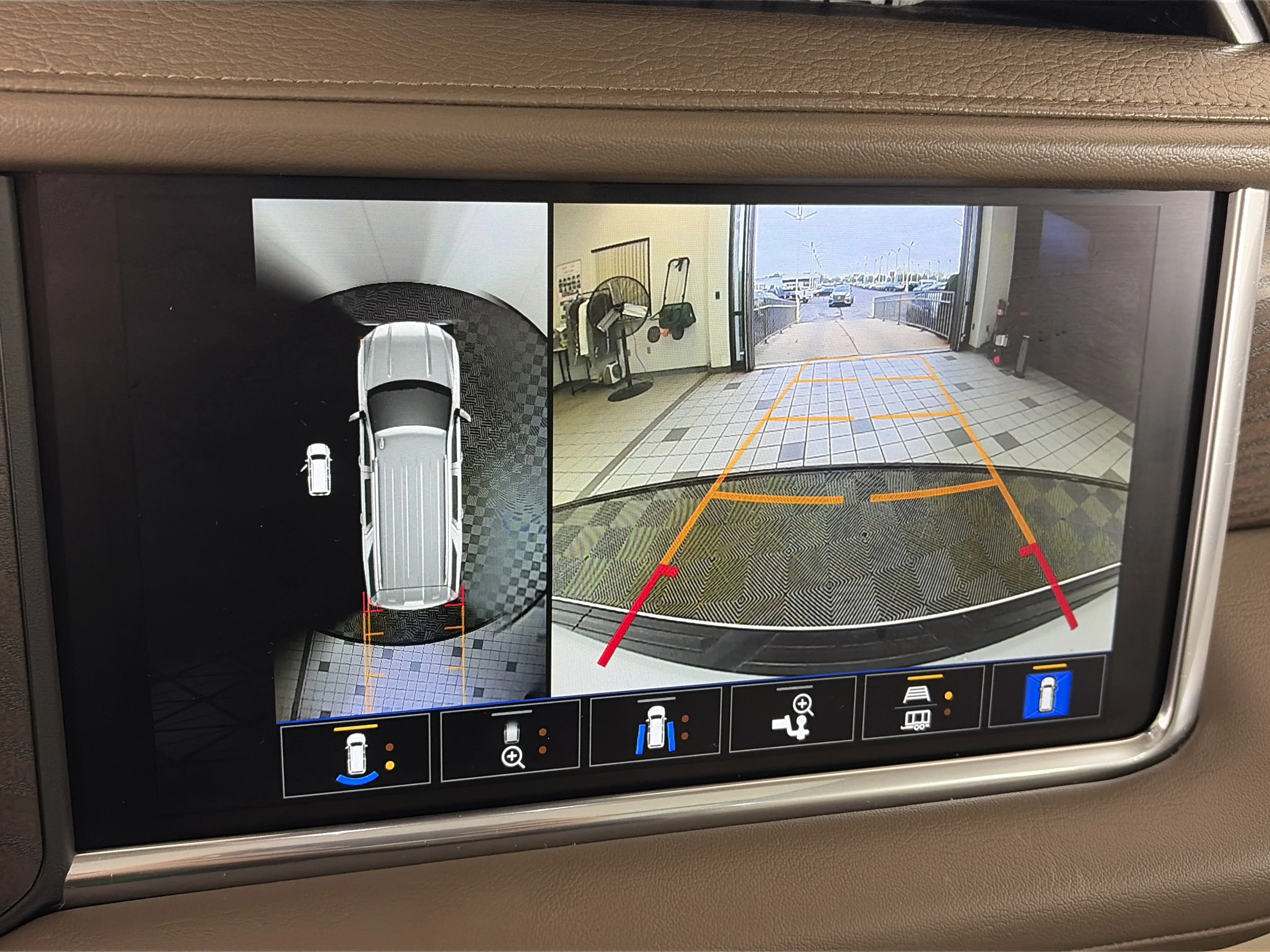 2024 GMC Yukon XL Denali - Photo 28