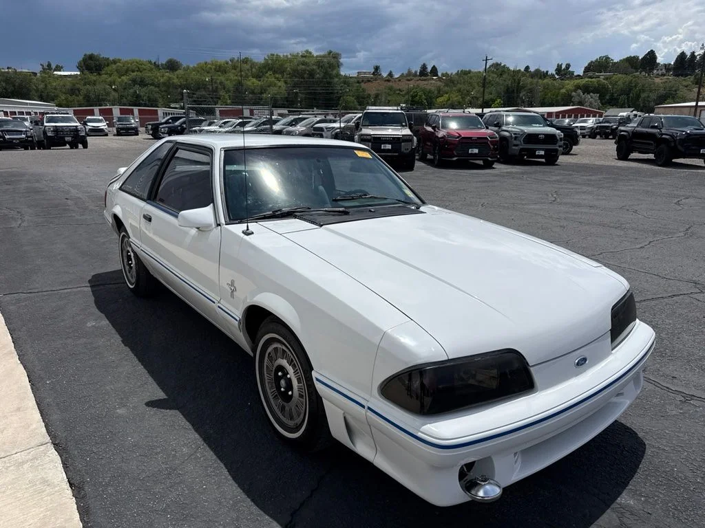 Used 1989 White Ford LX image 1