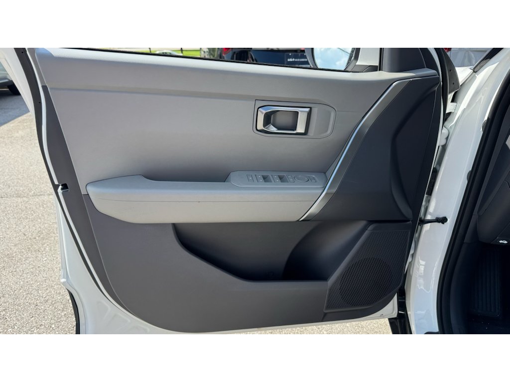 New 2027 Snow White Pearl Kia LX image 22