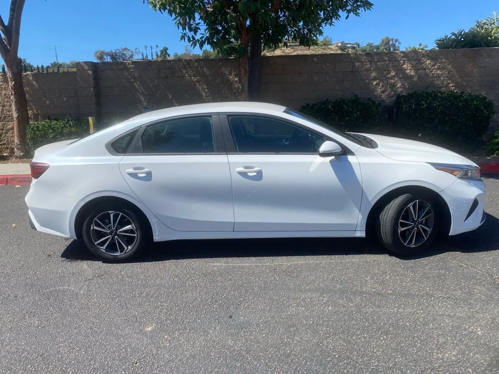 Used 2023 White Kia LXS image 6