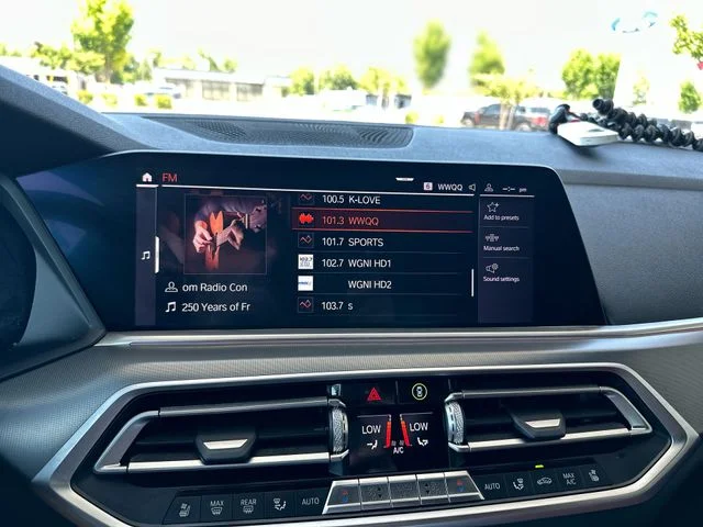 Used 2019 White BMW xDrive40i image 17