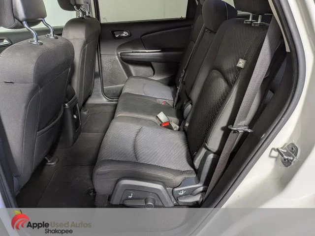 Used 2016 White Dodge Crossroad image 33