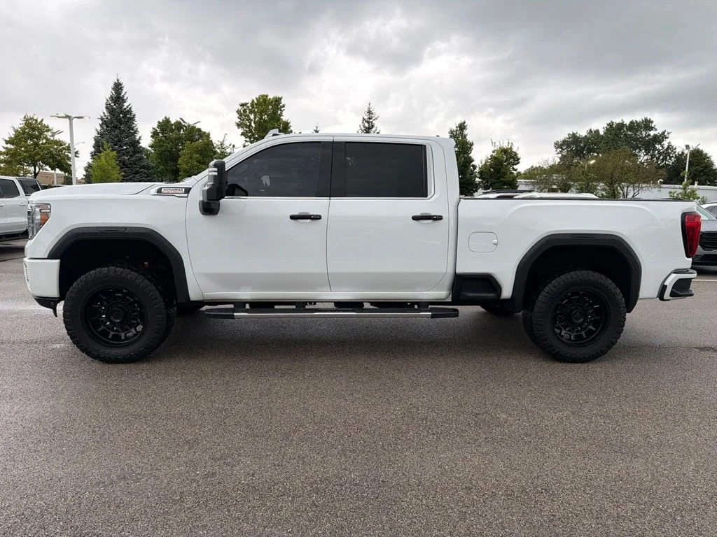 Used 2020 White GMC Denali image 4