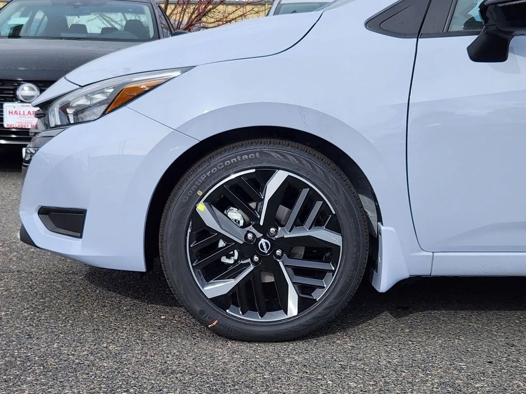 2025 Nissan Versa Sedan SR - Photo 8