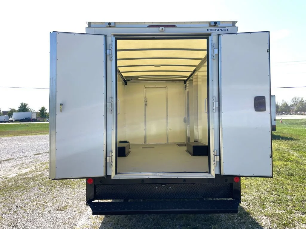 New 2025 Summit White GMC 1WT image 27