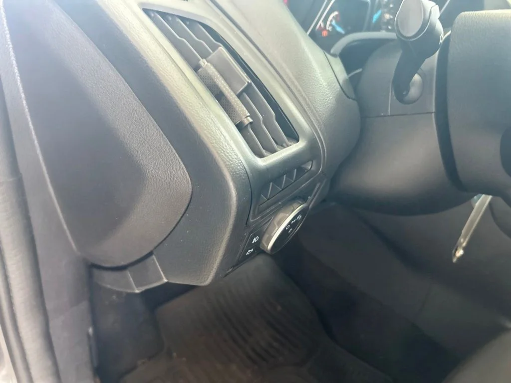Used 2018 Gray Ford SE image 36