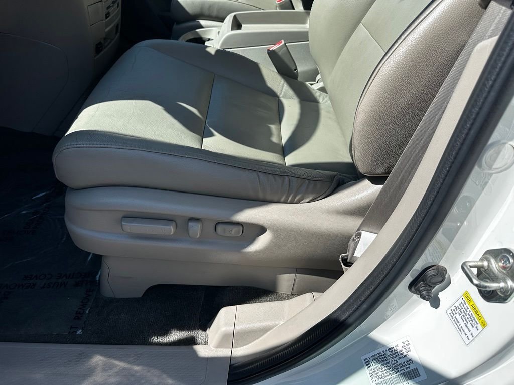 Used 2015 White Honda Touring image 20