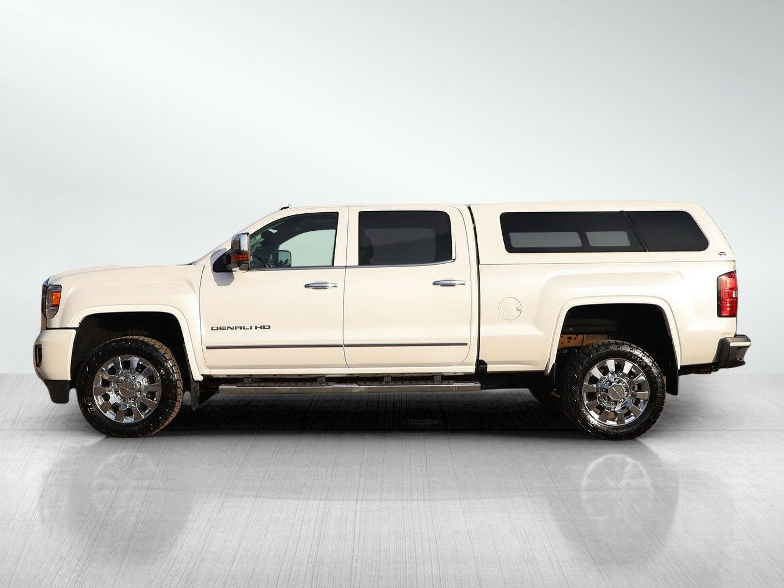 Used 2018 GMC Sierra 2500 Denali HD Denali with VIN 1GT12UEYXJF181272 for sale in Roseville, Minnesota