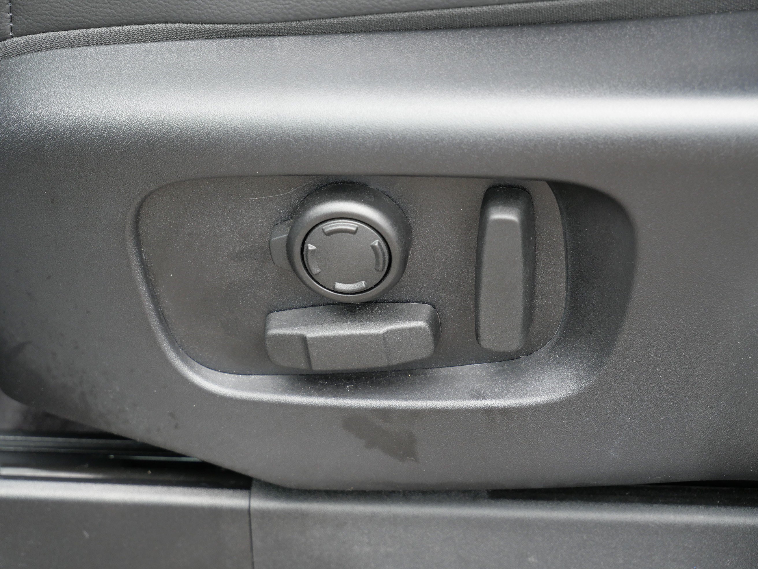 Certified Used 2025 Santorini Black Metallic Land Rover Dynamic SE image 14