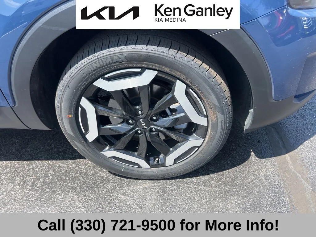 Used 2024 Black Kia S image 22