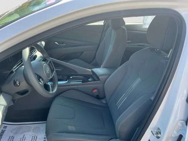 Used 2024 White Hyundai SEL image 9