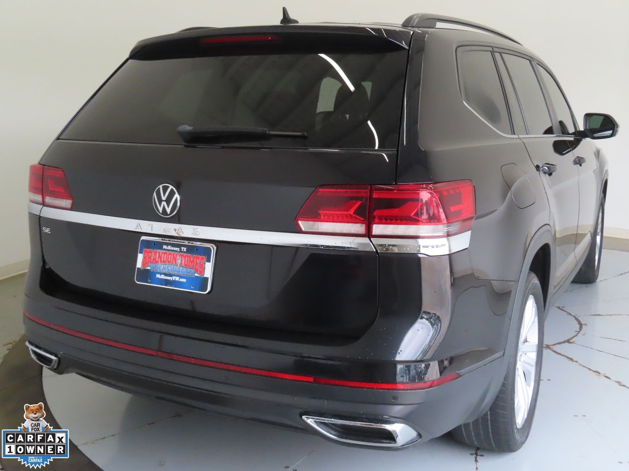 Used 2022 Black Volkswagen 2.0T SE w/Technology image 3