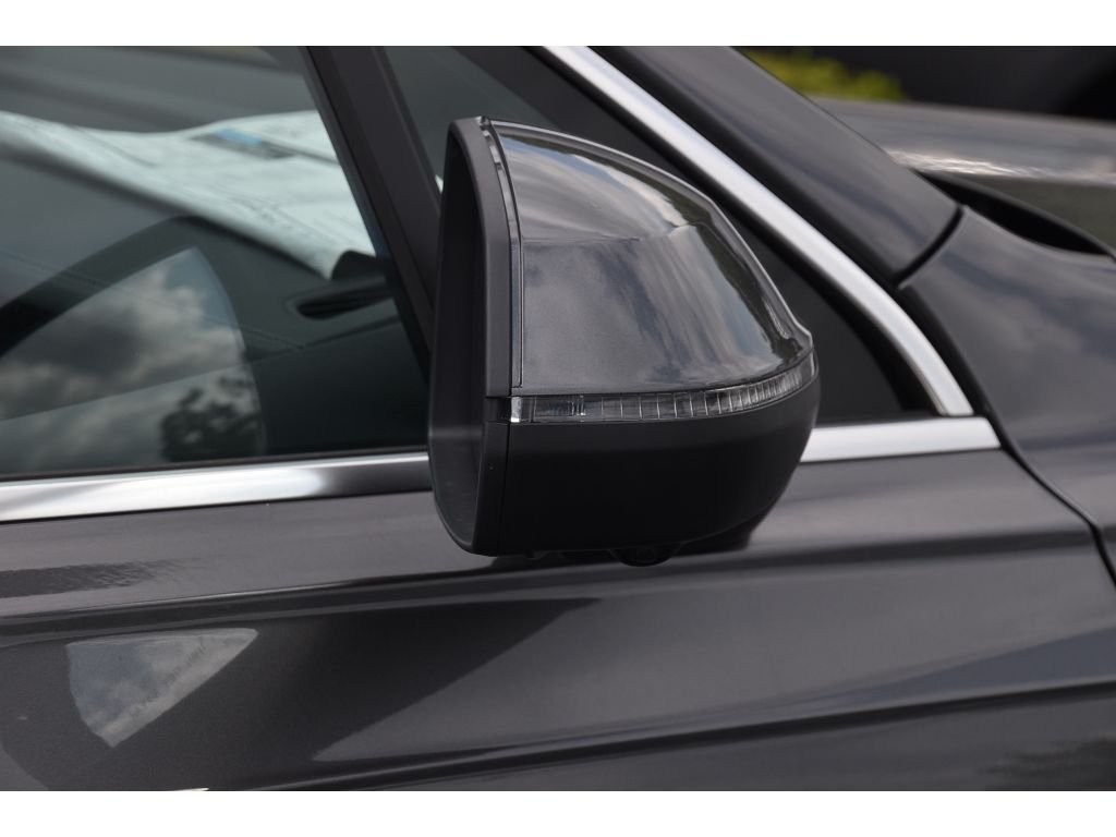 Used 2025 Gry Audi Premium Plus image 30