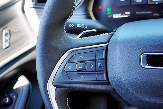 New 2026 Bright White Clear-Coat Exterior Paint Jeep Limited image 40