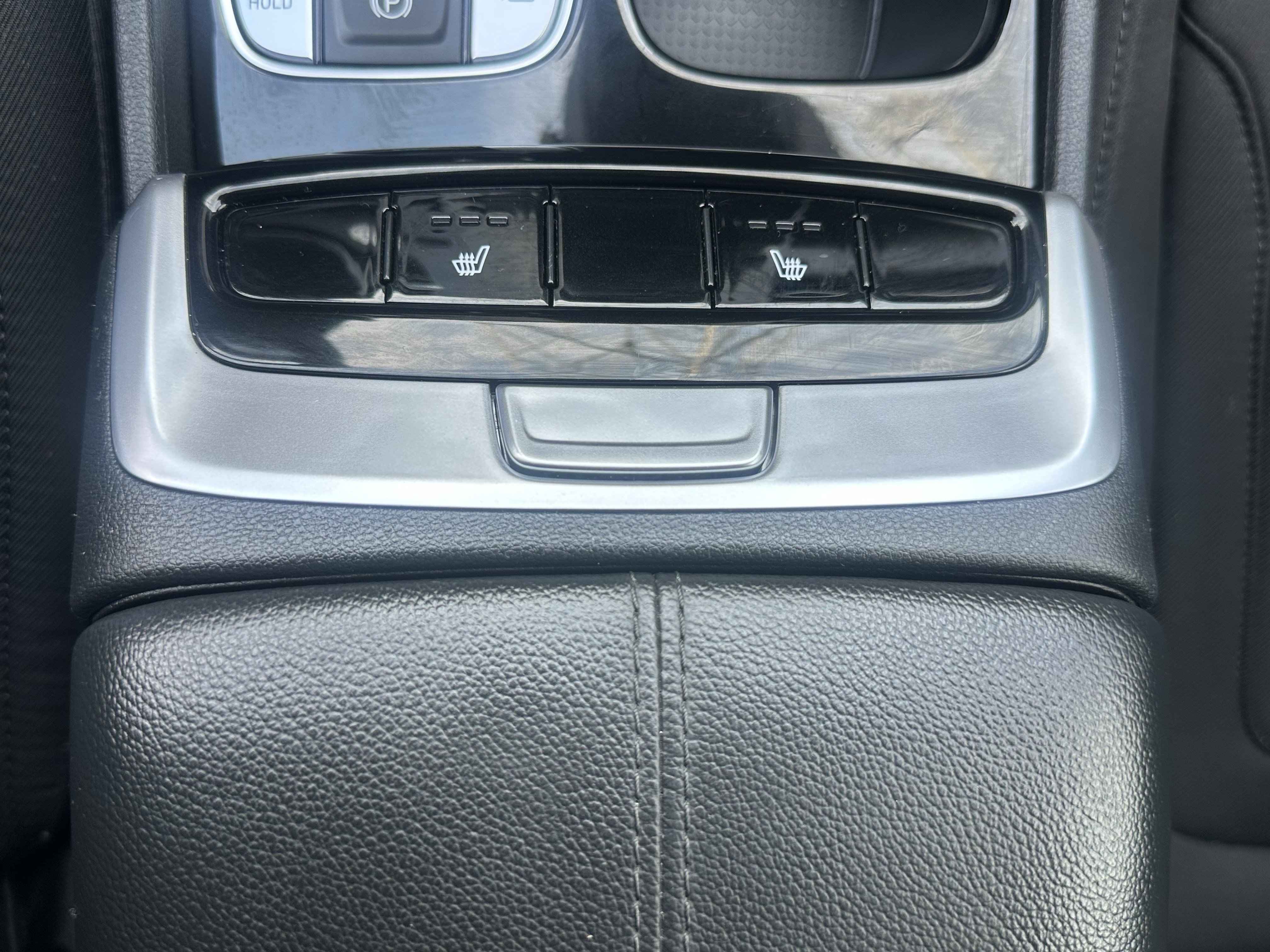 Used 2024 Hampton Gray Hyundai SEL image 30