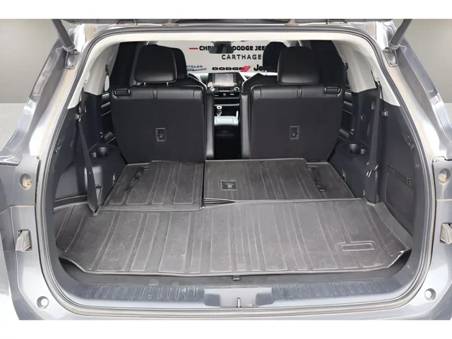 Used 2021 Magnetic Gray Metallic Toyota XLE image 27